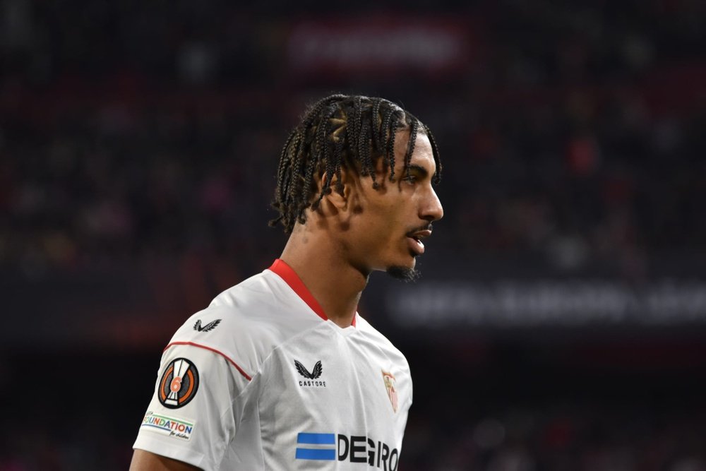 Imagen de Loïc Badé jugando el Sevilla FC-PSV en el Ramón Sánchez-Pizjuán | Imagen: Mario Míjenz García