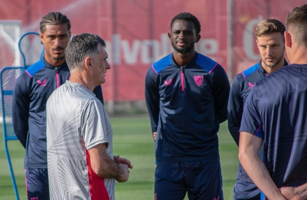 El entrenador del Sevilla FC, José Luis Mendilibar, quiere que sus jugadores afronten con intensidad desde el pitido inicial el partido ante el Espanyol de este jueves. Foto: Mario Míjenz