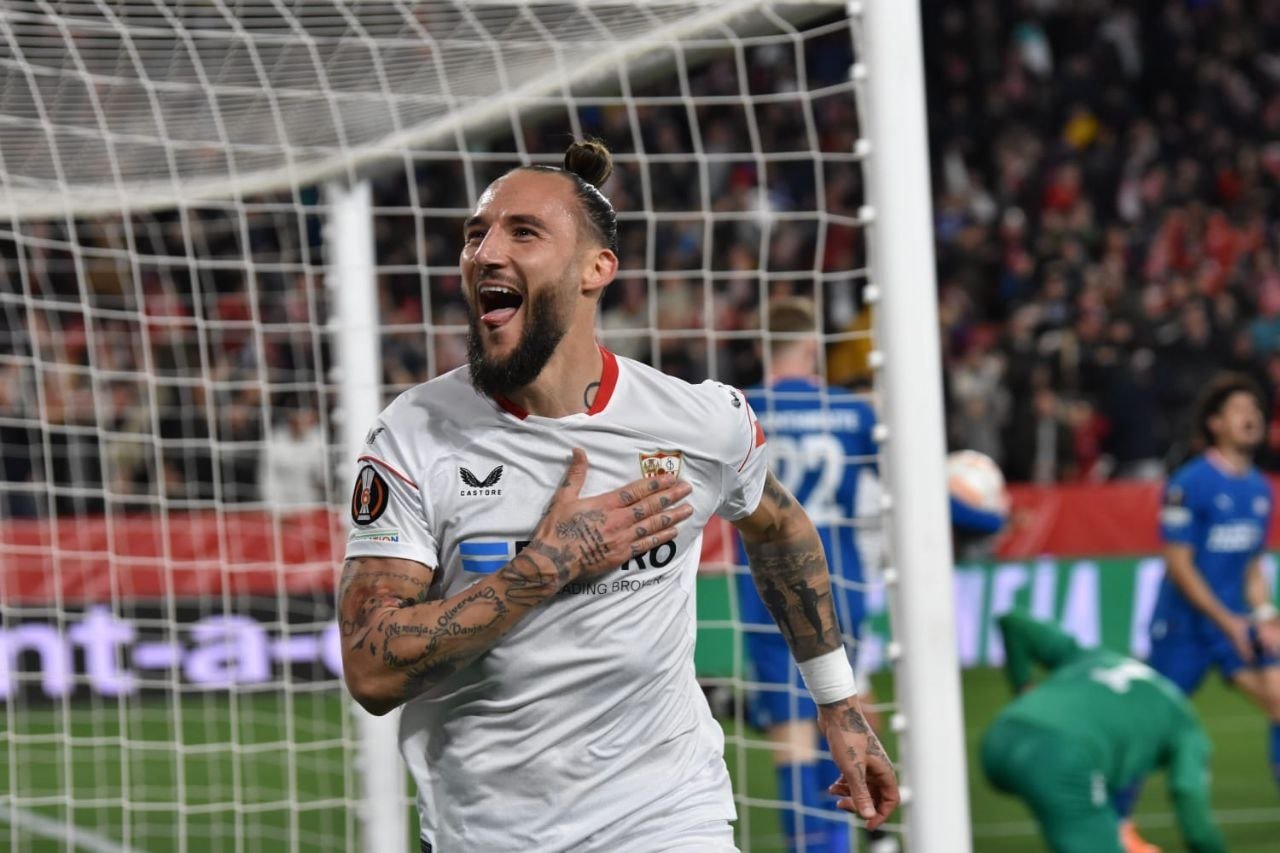 Imagen de Nemanja Gudelj celebrando su gol en la Europa League ante el PSV | Imagen: Mario Míjenz García