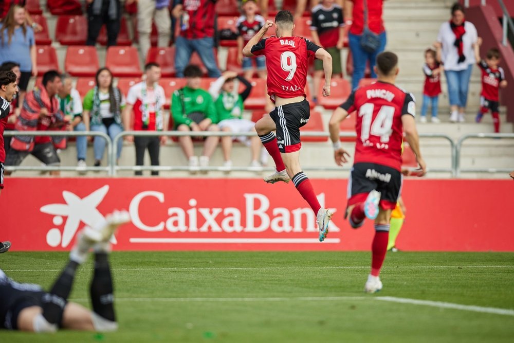 Raúl García de Haro, el segundo máximo goleador de Segunda tras su gol al Racing. Twitter Mirandés