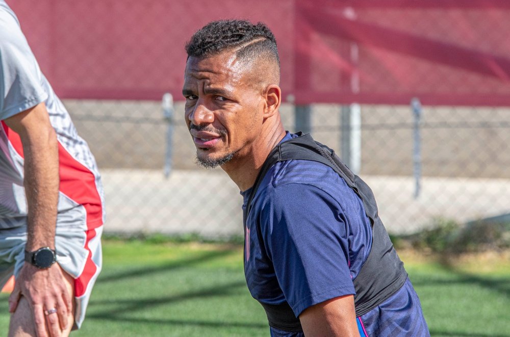 Imagen de Fernando Reges en el entrenamiemto del Sevilla FC | Imagen: Mario Míjenz García