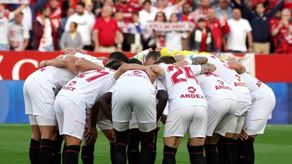 Imagen de la plantilla del Sevilla FC antes del partido | Imagen: @SevillaFC