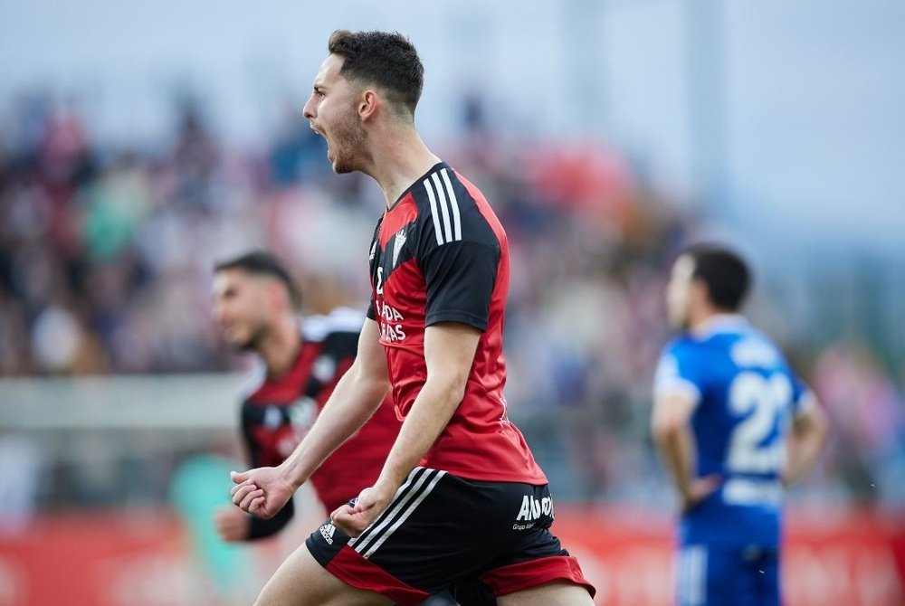 Raúl García de Haro celebra uno de sus diecinueve goles de esta campaña con el Mirandés.- CDM