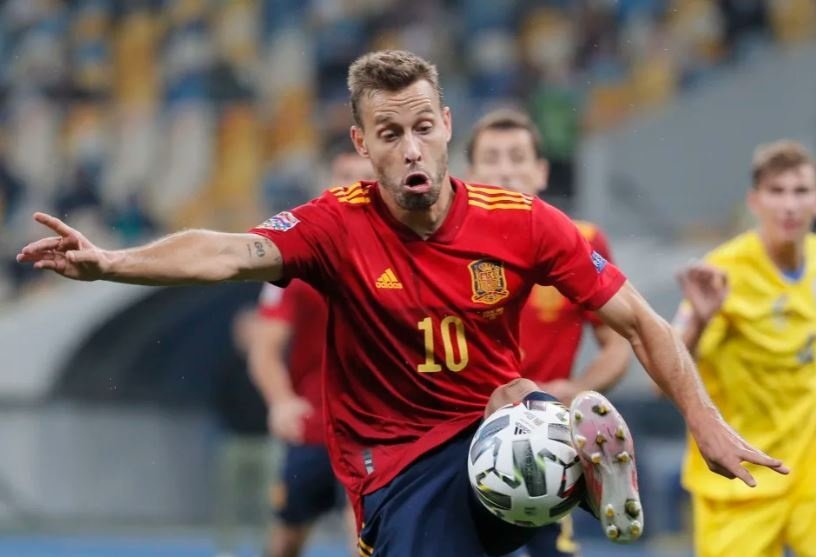 Sergio Canales, una de las novedades en la lista de Luis de la Fuente, en una foto de archivo con la selección española. EFE/Rodrigo Jiménez.
