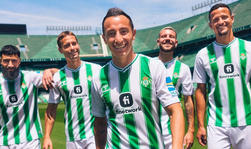 El Betis presenta la nueva equipación para la próxima temporada. RBB