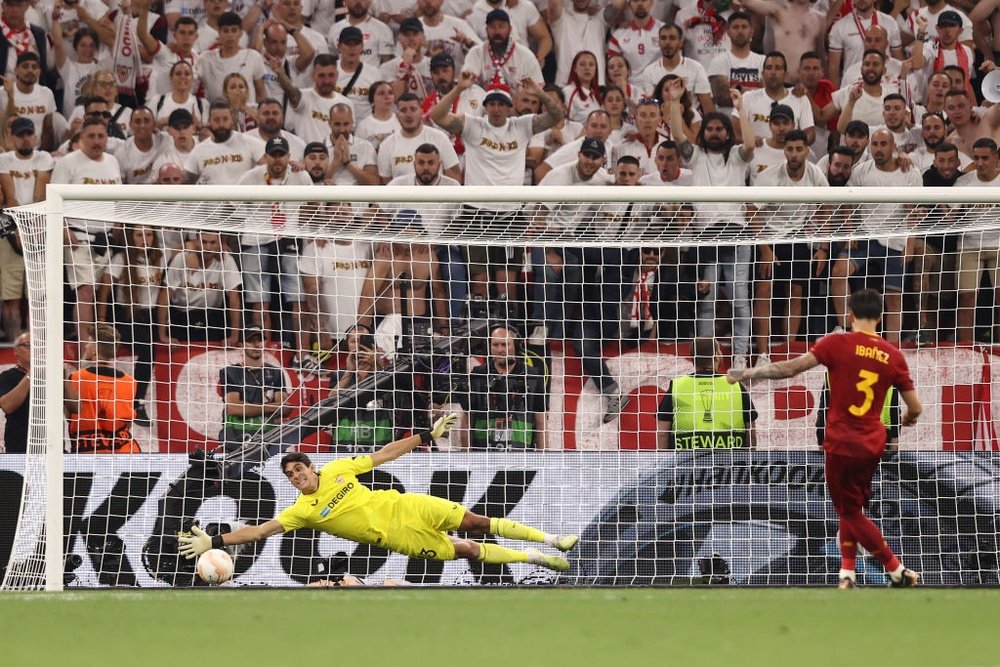 Bono para el penalti de Ibañez en la final de la Europa League. Foto: UEFA