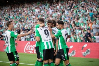 Los jugadores del Betis celebran el gol de Ayoze Pérez. Fco Gordillo