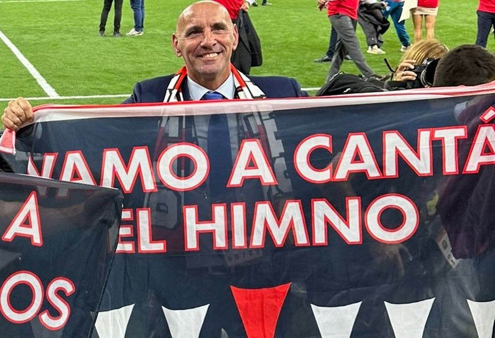 El director general deportivo del Sevilla FC, Monchi, feliz tras ganar la séptima Europa League. Foto: @leonsfdo