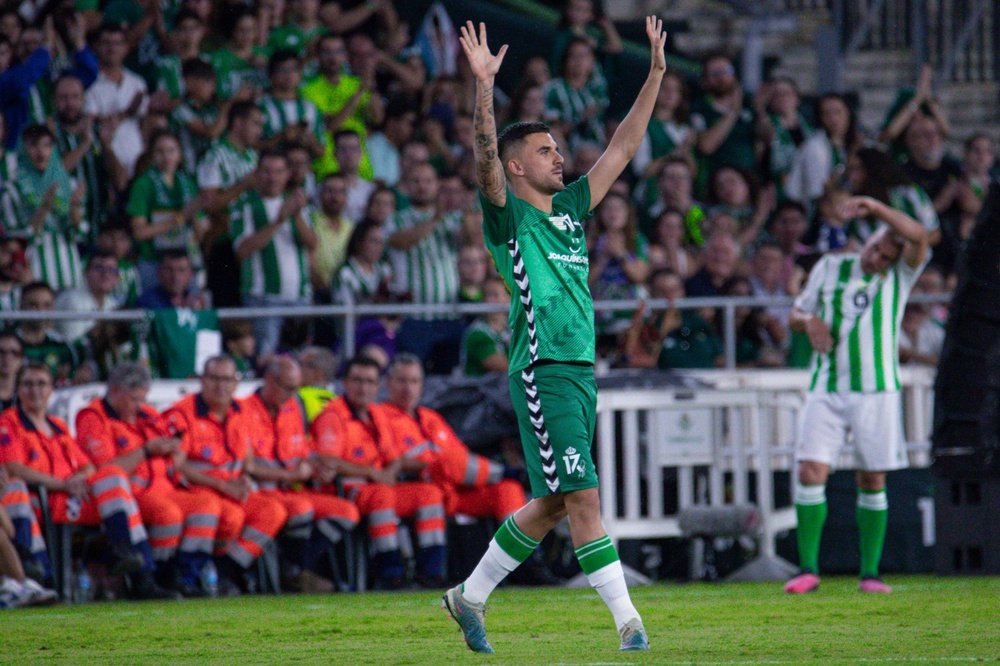 Ceballos agradece el cariño del Villamarín. Francisco Gordillo