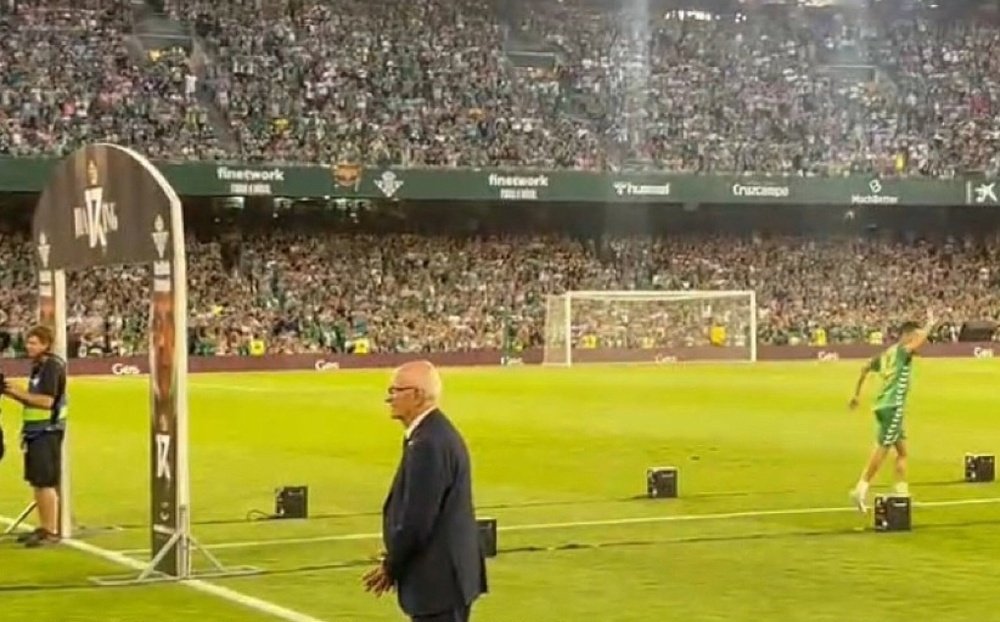 El capitán del Sevilla FC, Jesús Navas, recibió una de las grandes ovaciones de la afición del Real Betis en el Benito Villamarín. Foto: La Sexta