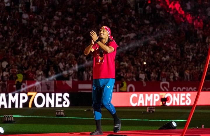 Imagen de Loïc Badé en la celebración de la séptima UEFA Europa League | Imagen: Mario Míjenz García