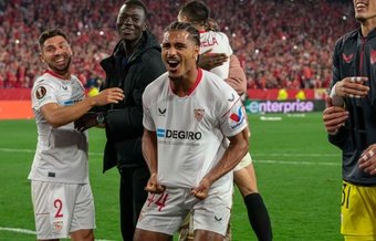 Imagen de Loïc Badé celebrando el pase a la final de la UEFA Europa League | Imagen: Mario Míjnez García