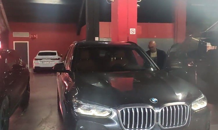 El todavía director deportivo del Sevilla FC, Monchi, tras la reunión mantenida en el Sánchez-Pizjuán para forzar su marcha al Aston Villa. Foto: Mario Míjenz