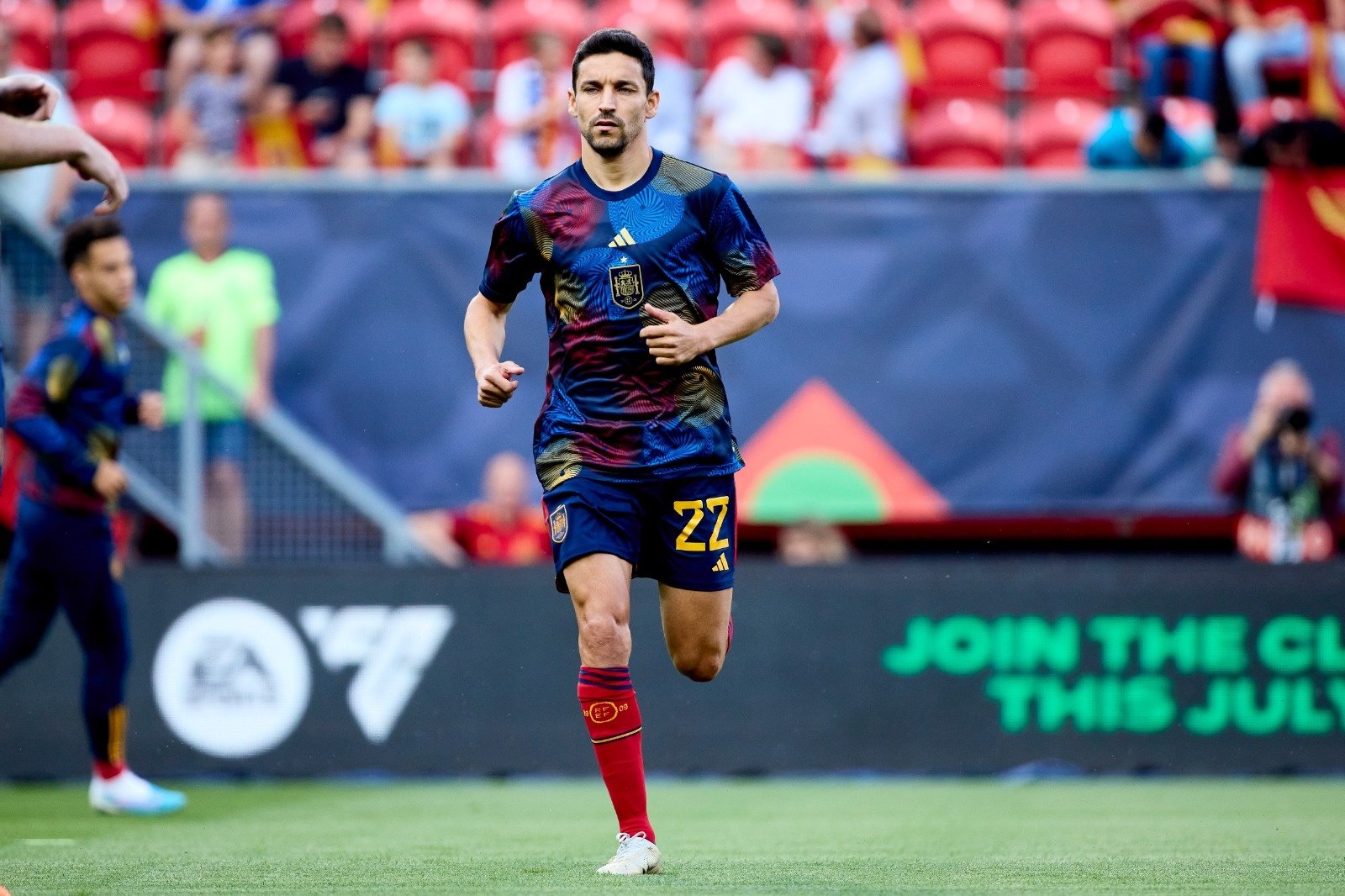 Jesús Navas, en el calentamiento previo al partido entre España e Italia en la UEFA Nations League. Foto: @SeFutbol