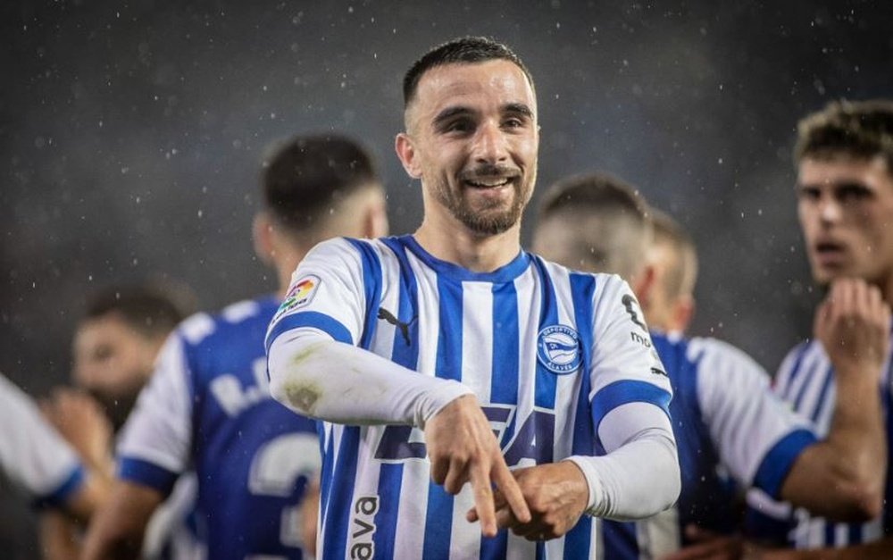 Rober González debe regresar al Real Betis tras ascender a Primera con el Alavés.-