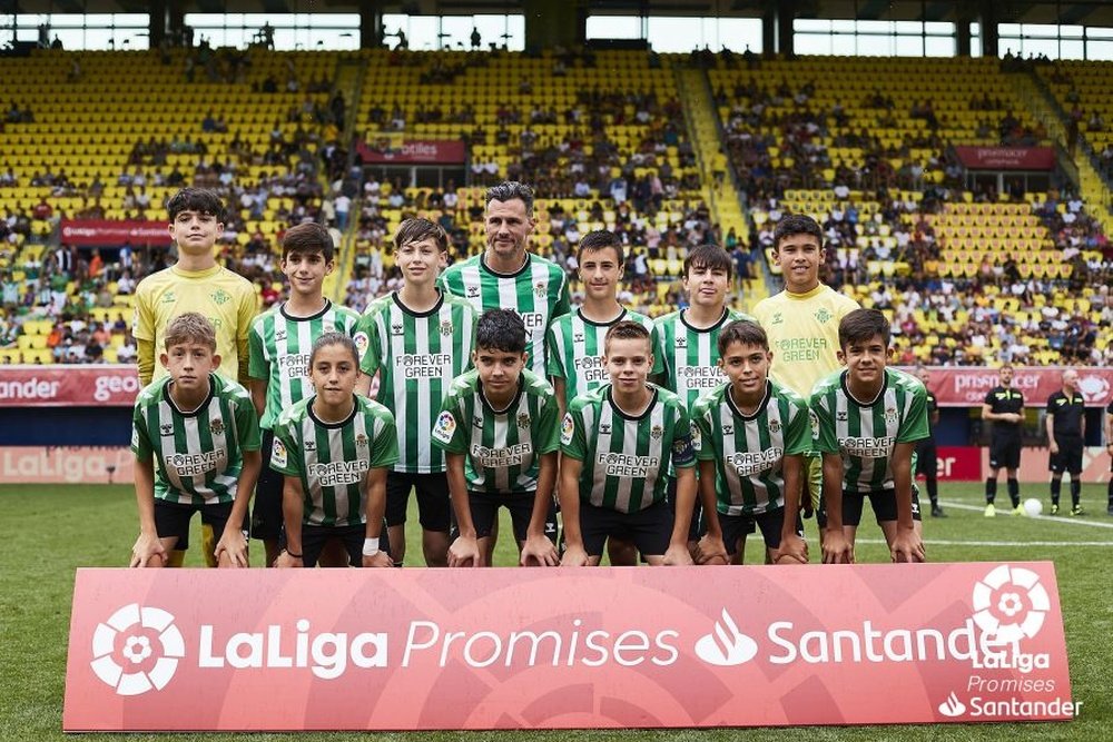 El Real Betis queda tercero en LaLiga Promises, con la destacada actuación de Tiago Polo (fila de abajo, segundo por la izquierda). -Real Betis Cantera