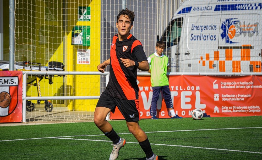 Valentino Fattore celebrando un gol en el CD Utrera-Sevilla Atlético. Foto: Informe SAT