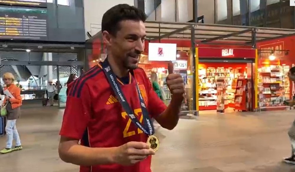 Jesús Navas en su regreso a Sevilla tras ganar la Nations League Foto: MG