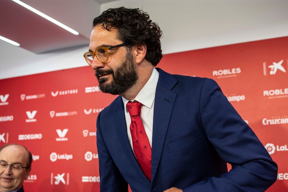 Imagen de Víctor Orta en su presentación como director deportivo del Sevilla FC | Imagen: Mario Míjenz