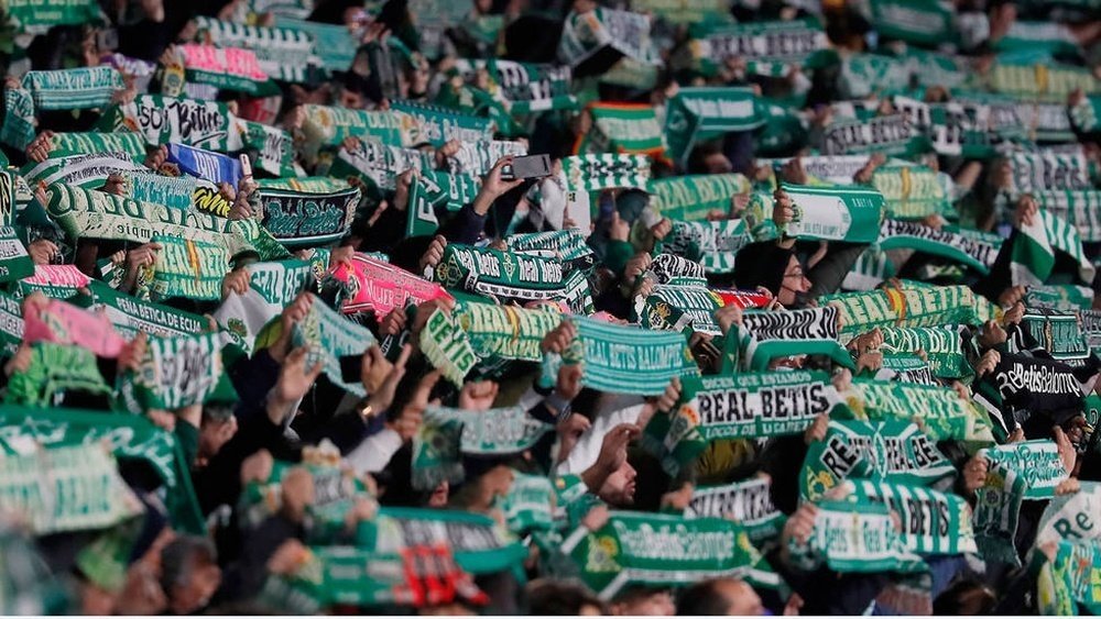 La afición del Real Betis en el Benito Villamarín.- Efe