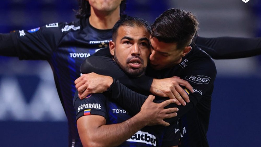 Jugadores de Independiente del Valle celebrando un gol | Imagen:  @IDV_EC