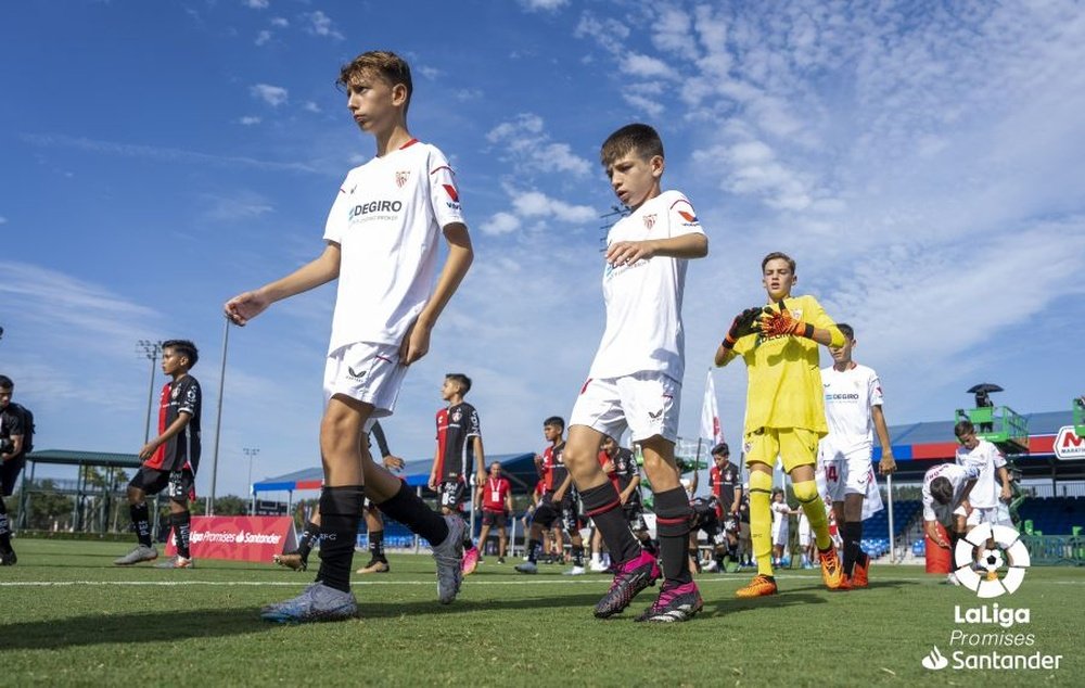 El Sevilla FC saltando al campo en el partido frente al Atlas en LaLiga Promises Internacional Foto: LaLiga