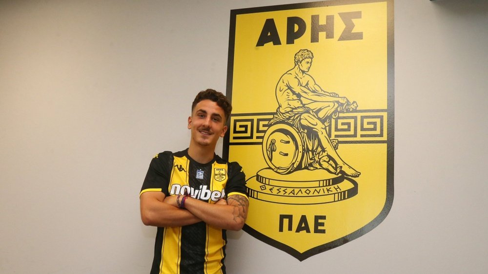 Imagen de Valentino Fattore firmar por el Aris de Salónica | Imagen: @ARIS__FC