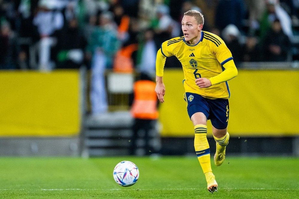 Imagen de Ludwig Augustinsson disputando un partido con la selección sueca | Imagen: @ludwigaugustinsson