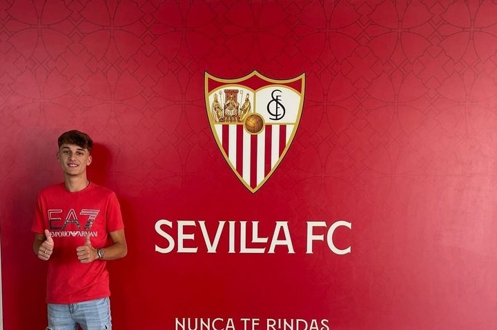 El Sevilla FC renueva a Juanan Aguilera una temporada más para el “C”