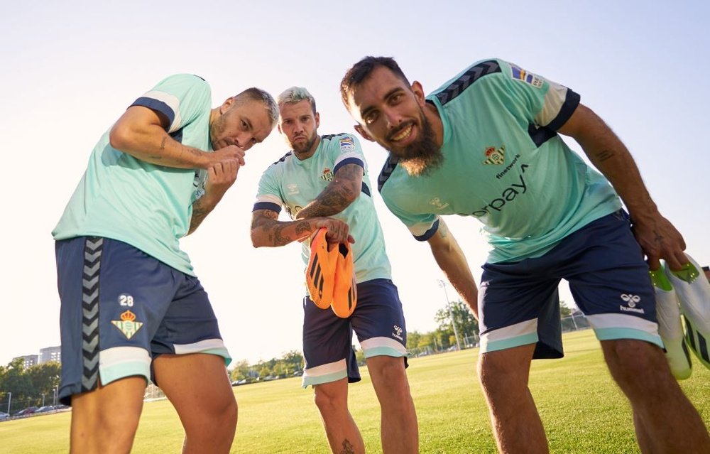 Loren, junto a Ruibal y Borja Iglesias, dejará pronto el stage en tierras alemanas para desvincularse del Real Betis.- RBB