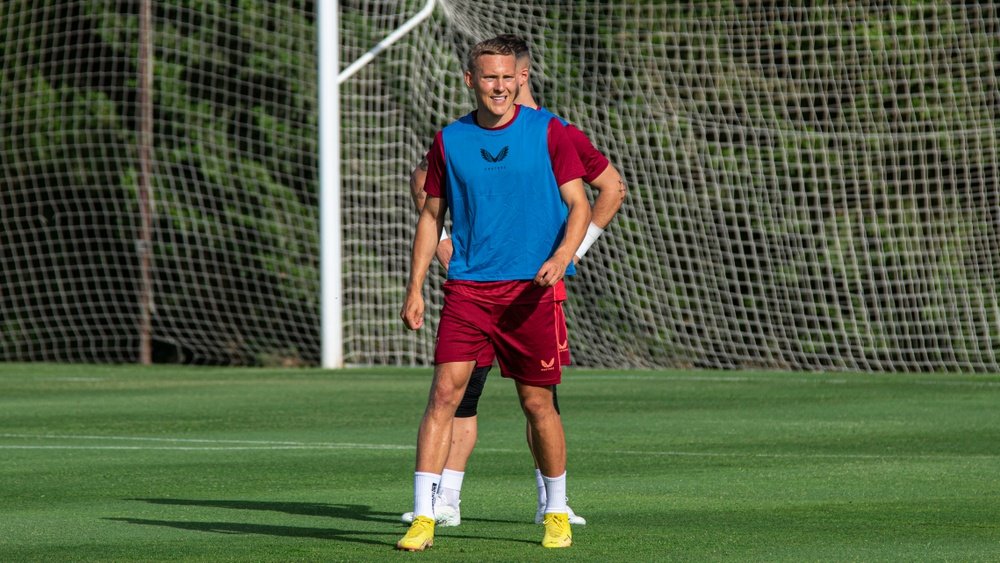 Imagen de Ludwig Augustinsson en el entrenamiento del Sevilla FC durante la pretemporada en Montecastillo | Imagen: Mario Míjenz García