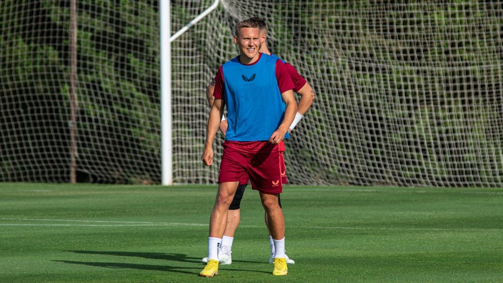 Imagen de Ludwig Augustinsson  en el entrenamiento del Sevilla FC durante la pretemporada en Montecastillo | Imagen: Mario Míjenz García