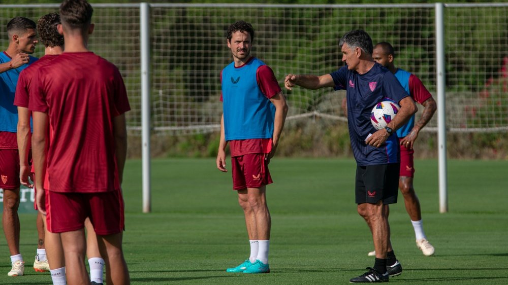 Imagen de Thomas Delaney  en el entrenamiento del Sevilla FC durante la pretemporada en Montecastillo | Imagen: Mario Míjenz García