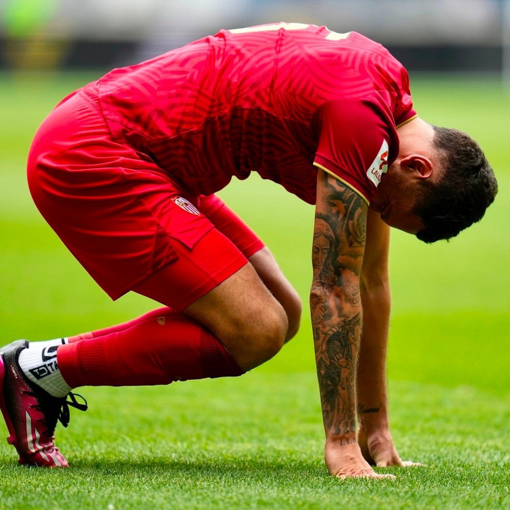 Ocampos tras fallar el penalti frente al Magdeburg Foto: Sevilla FC