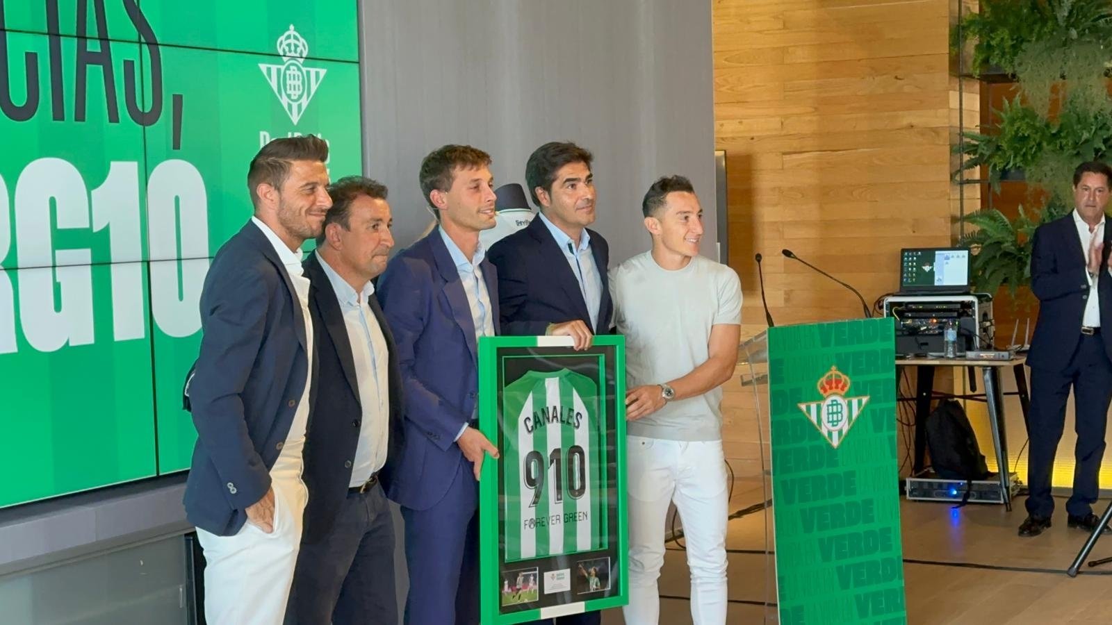 Sergio Canales: “El Betis es el club más importante de mi carrera”