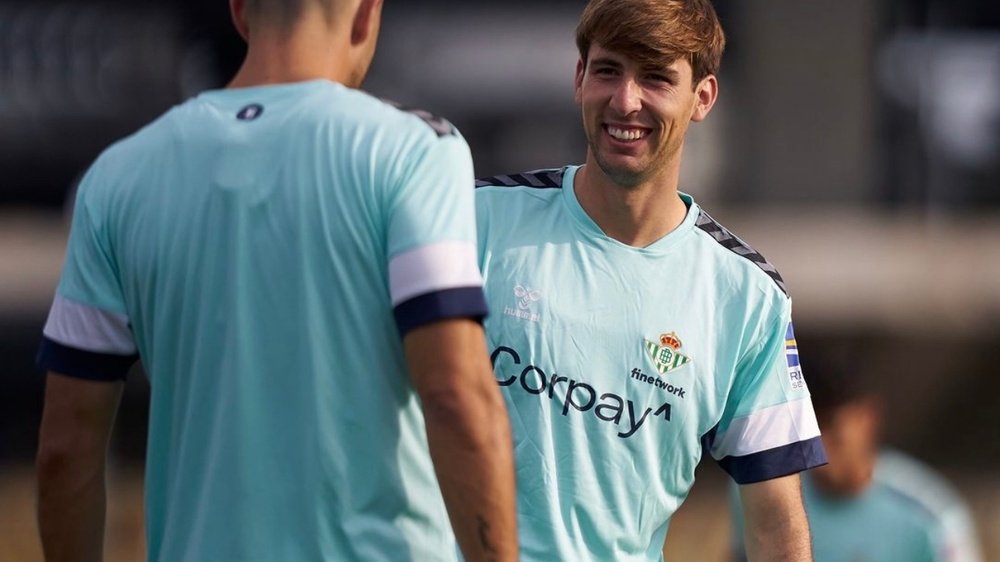 Juan Miranda durante uno de los entrenamientos realizados con el Betis en pretemporada. RBB