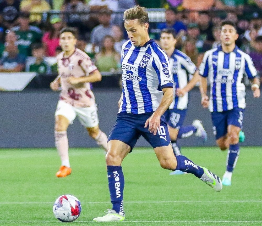 Sergio Canales, durante du debut con Rayados esta pasada madrugada.-