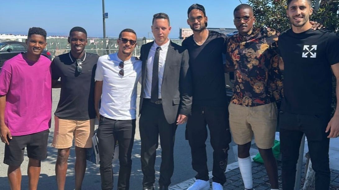 En esta foto subida por por Luis Henrique desde EEUU se puede ver a William Carvalho con un vendaje en el gemelo, lesión que se produjo en el derbi delk pasado 3 de agosto.-
