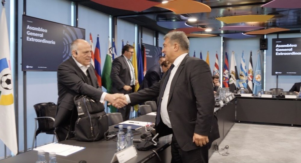 Javier Tebas, presidente de LaLiga, y Joan Laporta, del FC Barcelona, durante una reciente reunión en la sede de la patronal.-