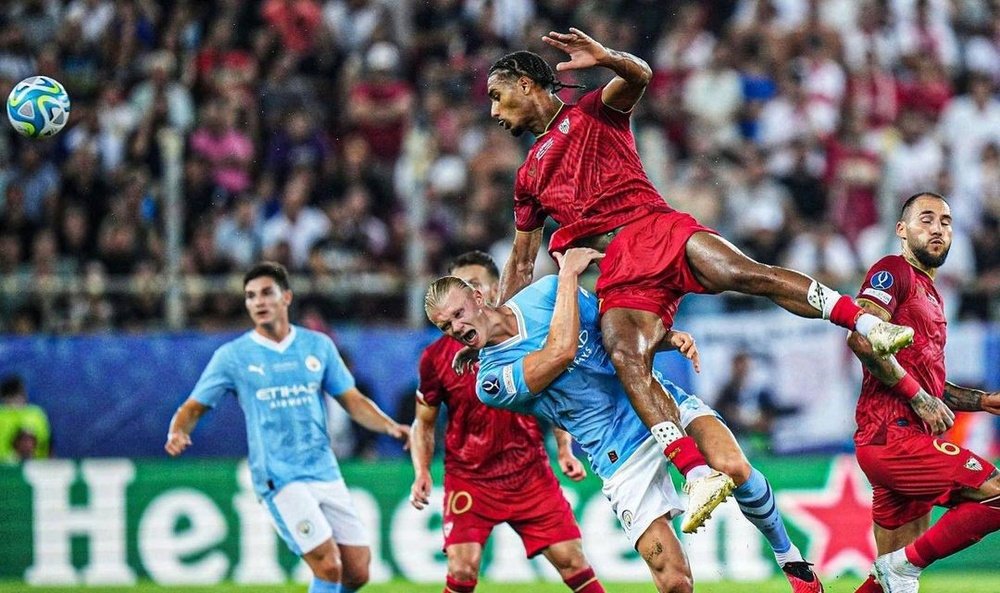 Loïc Badé en un lance en la final de la Supercopa de Europa ante el Manchester City. Foto: Instagram del jugador