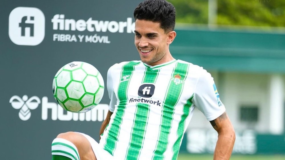 Bartra durante su presentación con el Real Betis. IG Bartra