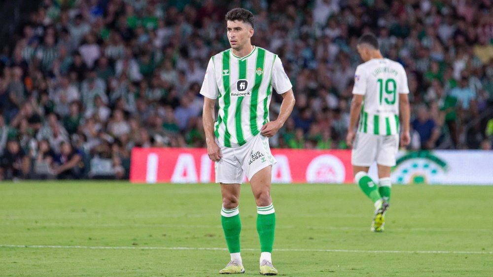 Marc Roca, durante el partido entre el Real Betis y el Atlético. Francisco Gordillo