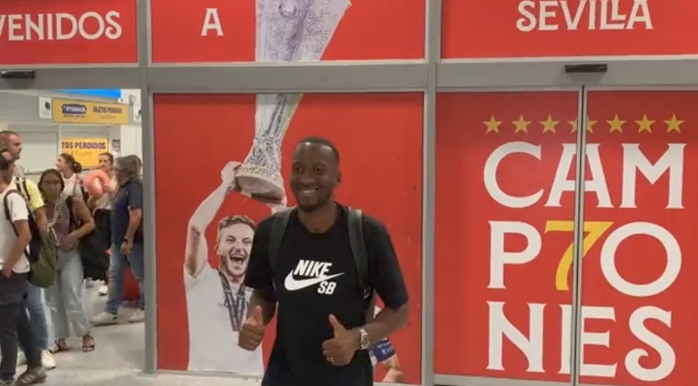 Dodi Lukebakio a su llegada a Sevilla Captura de vídeo: José Manuel Rodríguez