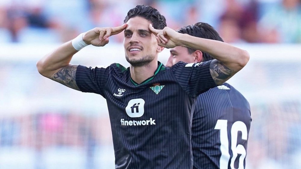 Marc Bartra celebra su gol con el Betis durante la pretemporada. IG Bartra