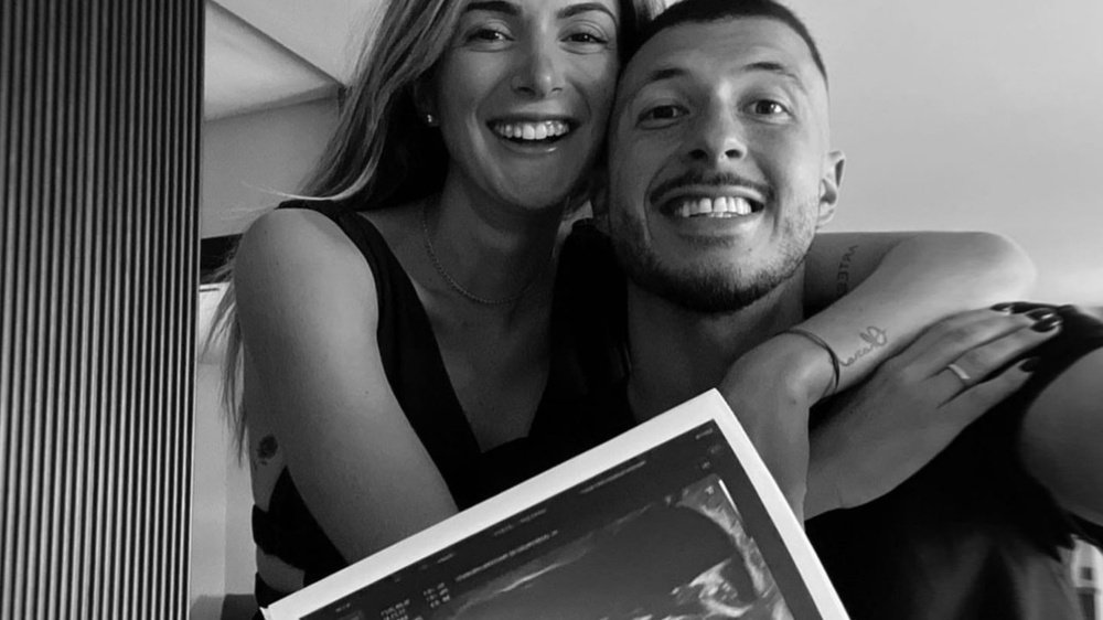 Guido y Guadalupe Ramón muestran su felicidad al anunciar que serán padres. IG GR