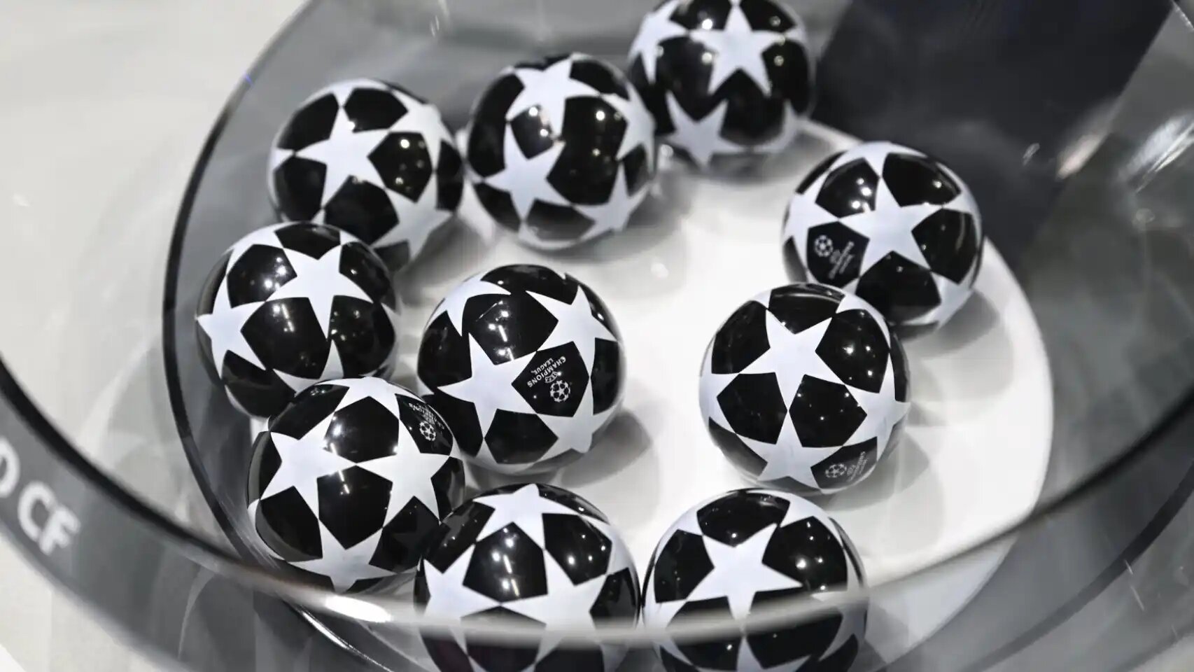 Bolas del sorteo de la Champions  Foto: UEFA