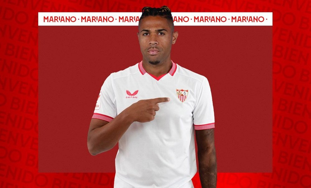 Imagen de presentación de Mariano con el Sevilla FC Foto: Sevilla