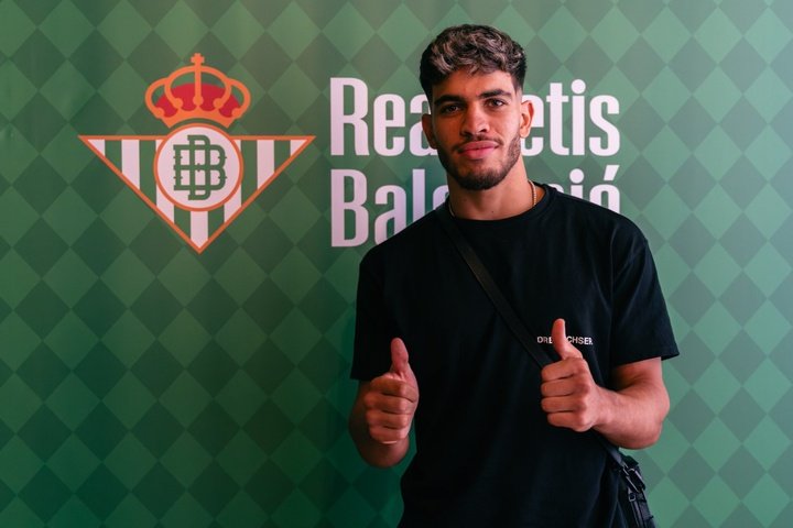 OFFICIEL : Le Real Betis s'offre Abde Ez