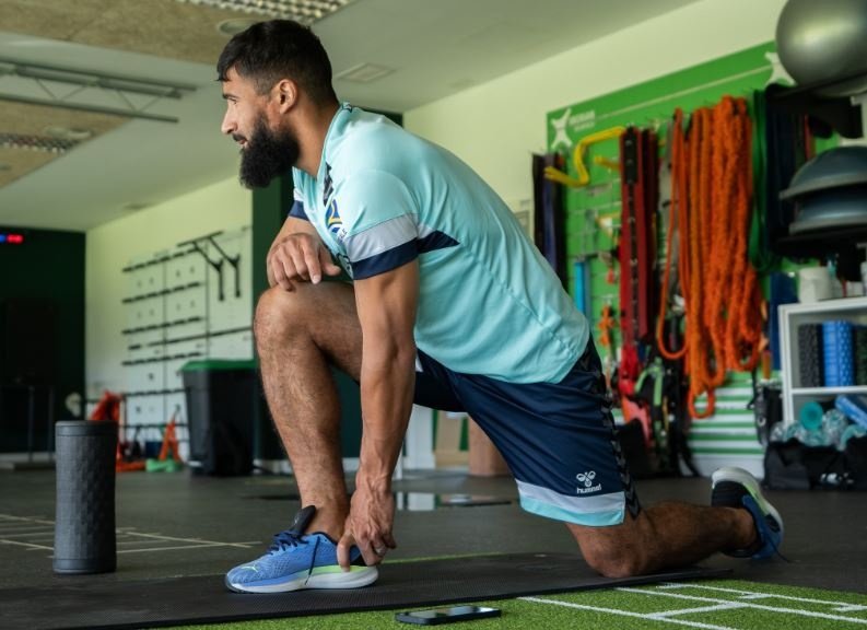 Nabil Fekir se sigue machacando en el gimnasio para poder regresar cuanto antes.- RBB