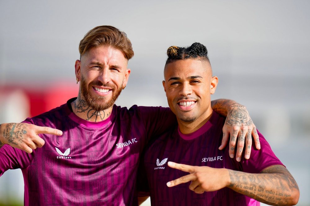 Sergio Ramos y Mariano Díaz en el entrenamiento del Sevilla FC. Foto: SFC Media